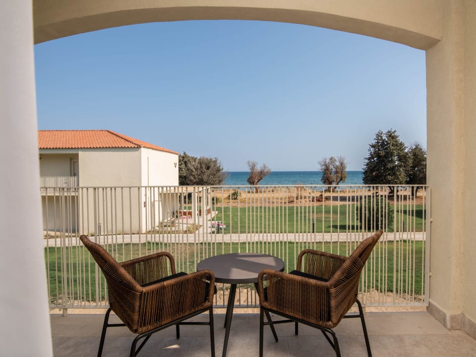 Zimmer Domes Aulūs Zante, Autograph Collection