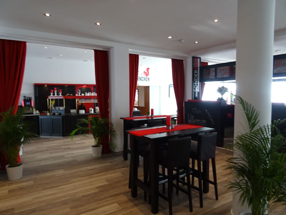 Lobby DORMERO Hotel München-Kirchheim Messe