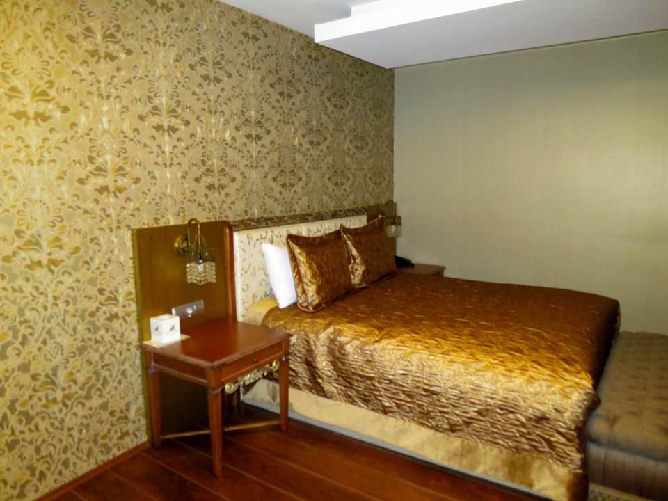 Aufenthalt und Schlafbereich Hotel Golden Palas