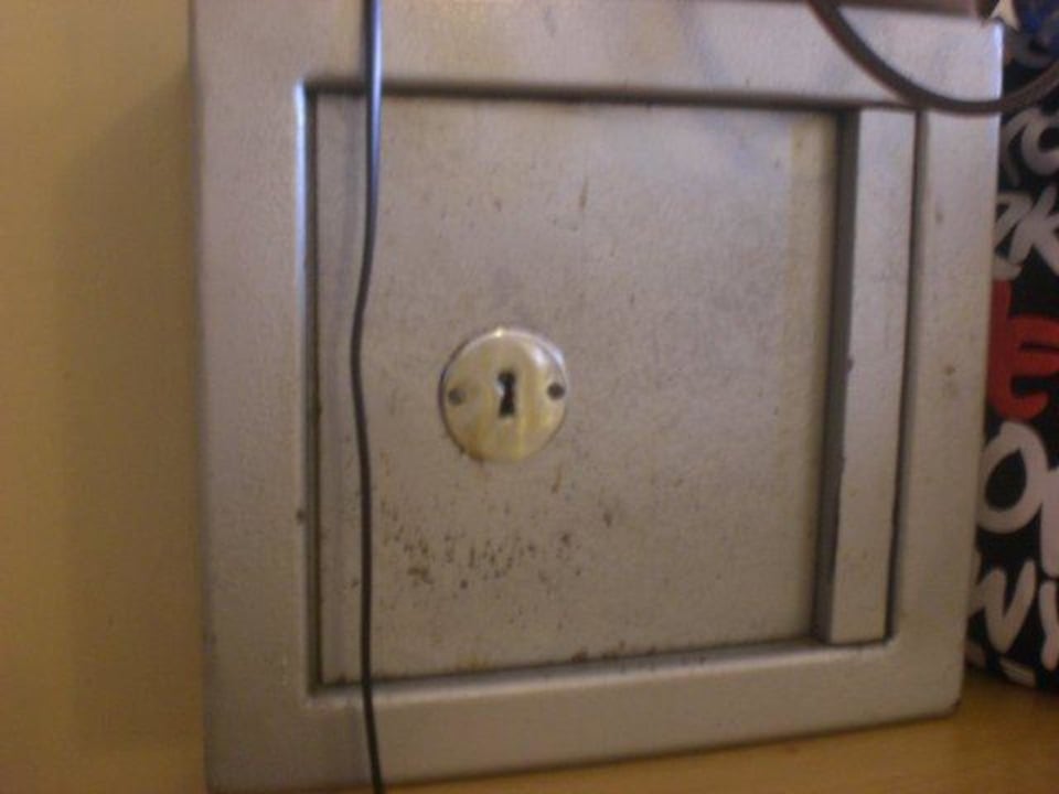 Verrosteter Safe... Bei Juan Playa Blanca