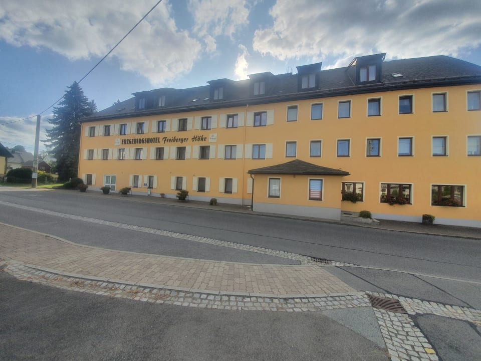 Außenansicht Erzgebirgshotel Freiberger Höhe
