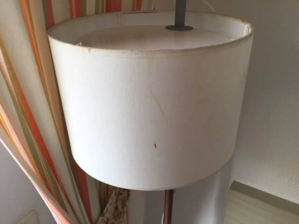 Fleckiger Lampenschirm SBH Hotel Taro Beach