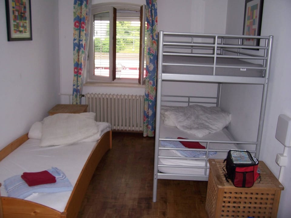 Blick ins Zimmer mit kompletter Ausstattung Fahrradpension Mandl