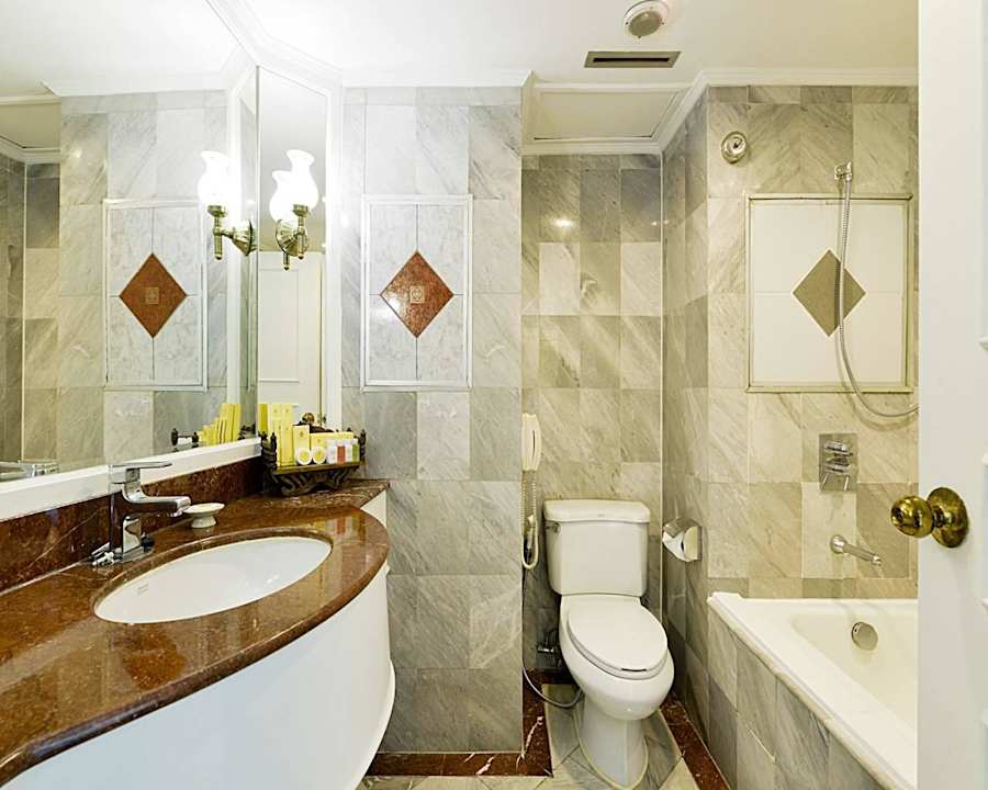 Pano Corner Suite Executive Club at Windsor