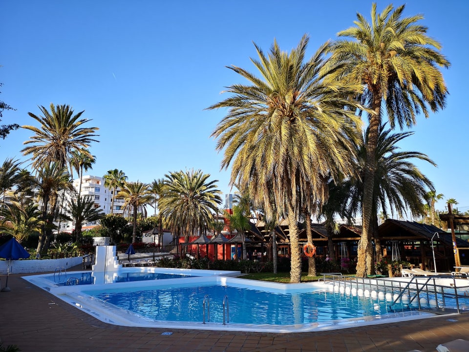 Pool HL Miraflor Suites Hotel