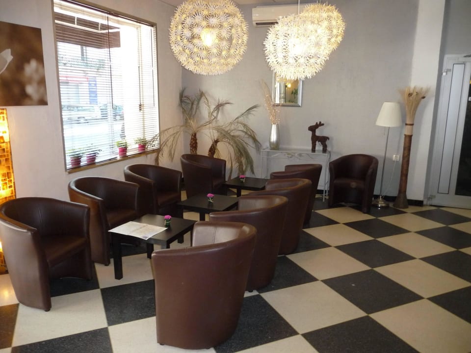 In der Lobby Hotel Du Midi