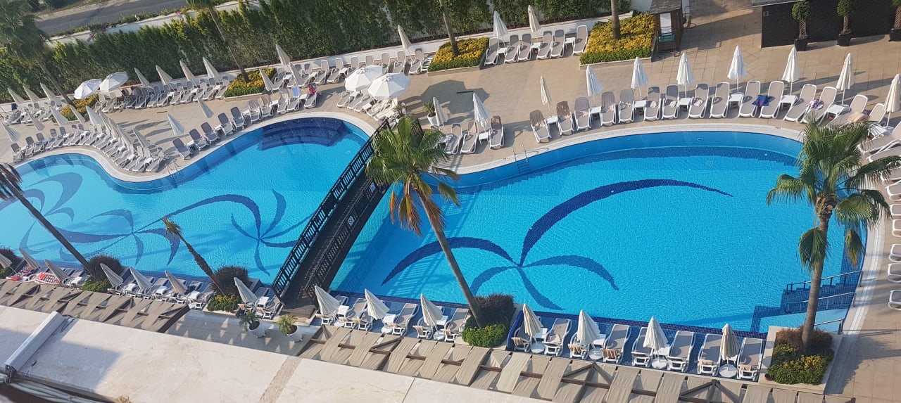 Pool Mary Hotel Side