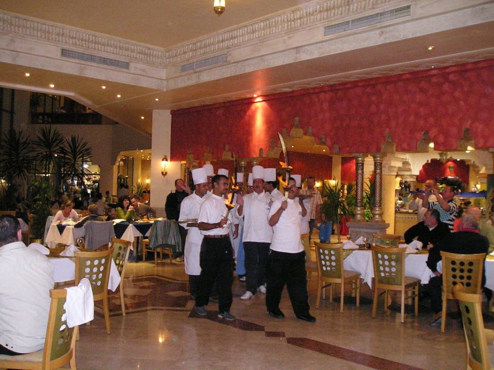 Beim Abendessen SUNRISE Garden Beach Resort