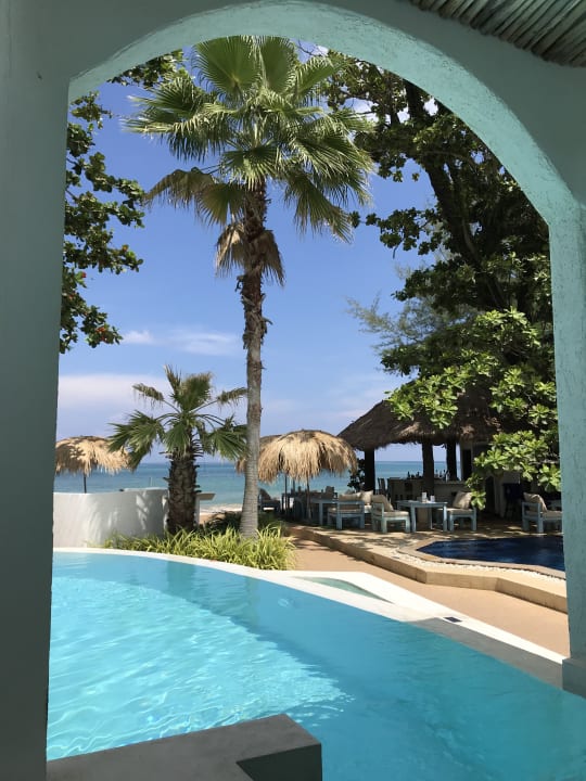 Pool Ocean Breeze Resort