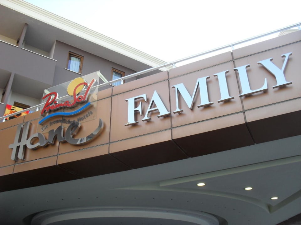 Eingang Hane Family Resort