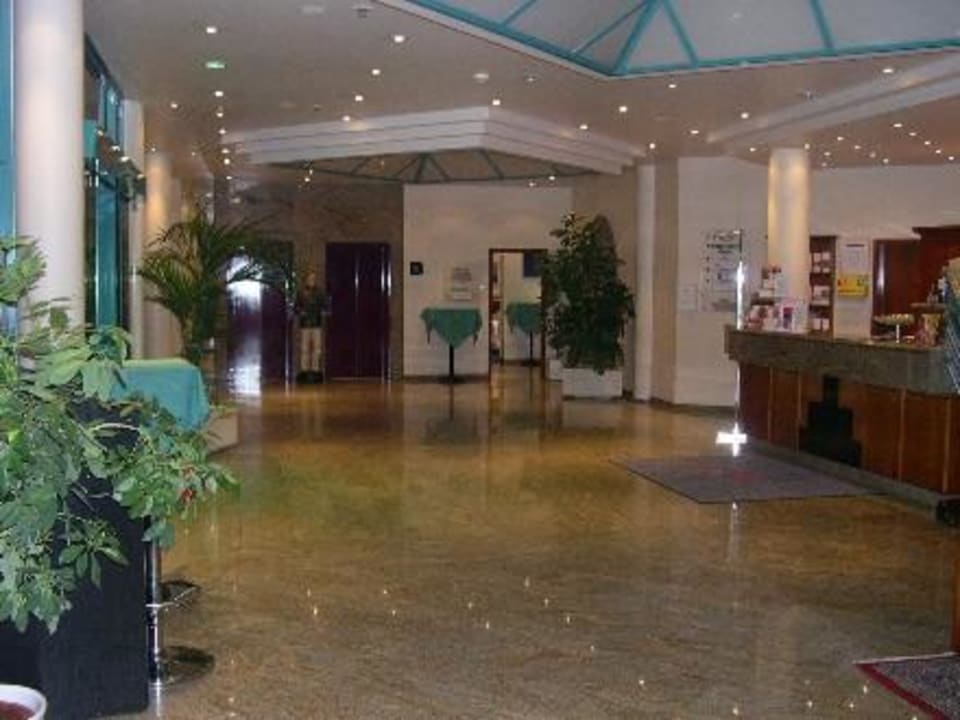 Lobby H+ Hotel Stuttgart Herrenberg