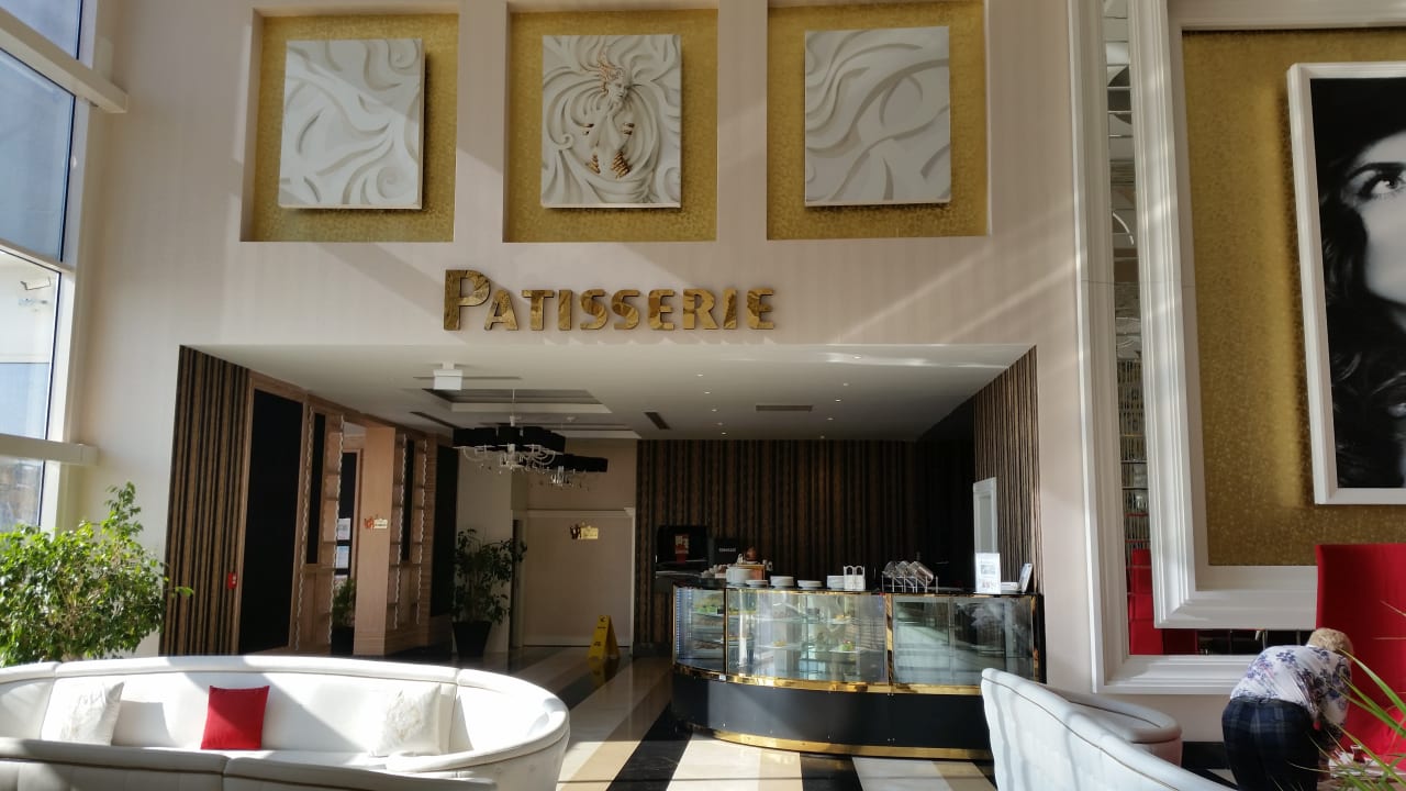 Lobby Azura Deluxe Resort & Spa Hotel