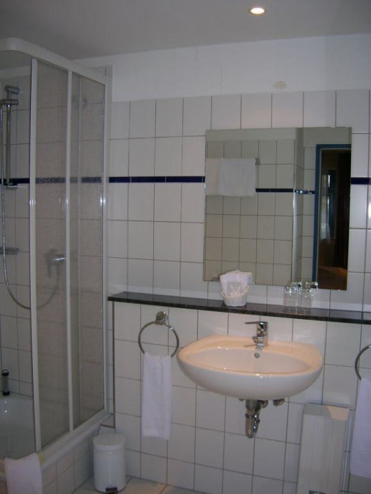 Badezimmer Hotel Erbgericht Buntes Haus