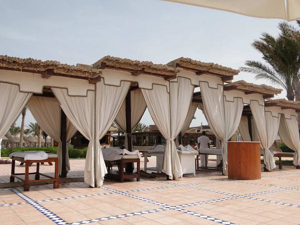 Masaze przy basenie Sharm Grand Plaza Resort