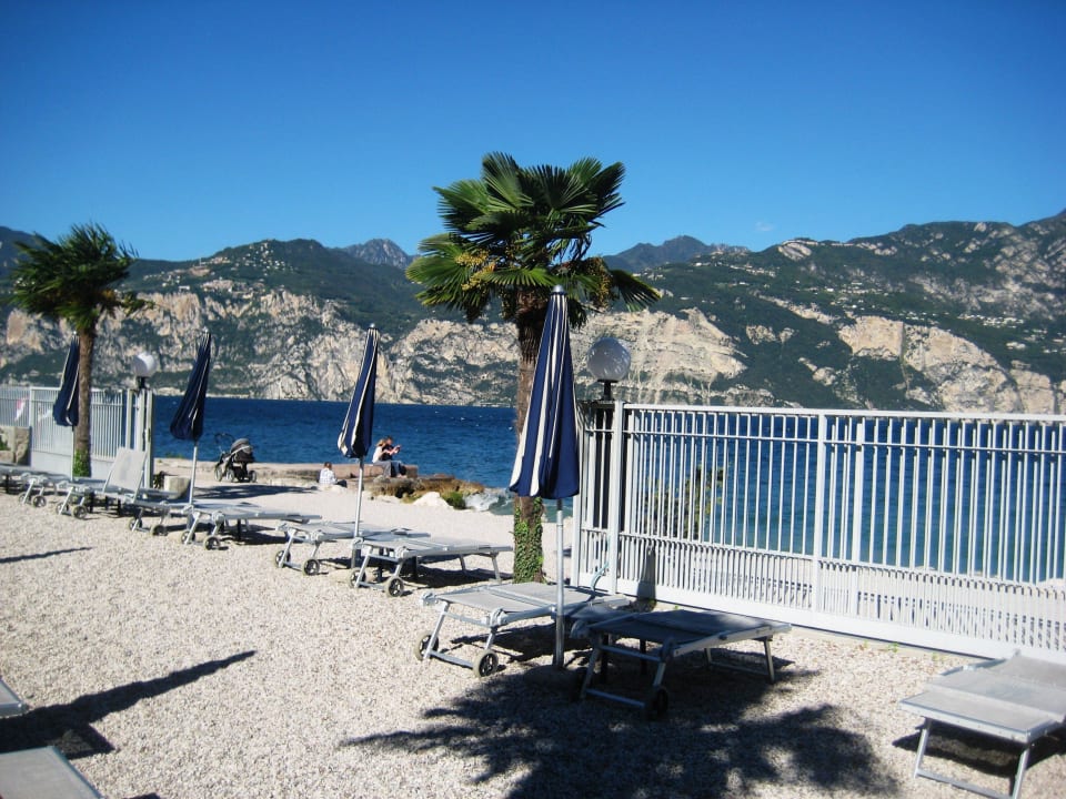 Blick auf die Westseite des Sees Hotel Castello Lake Front
