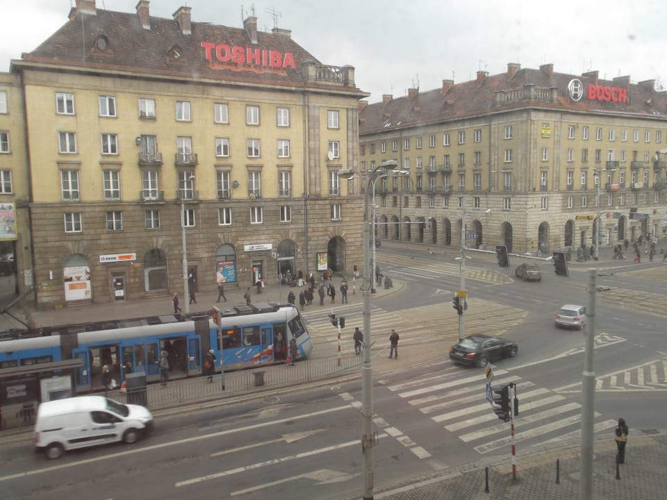 Aublick vom Zimmer, Fenster mal putzen! Scandic Wrocław