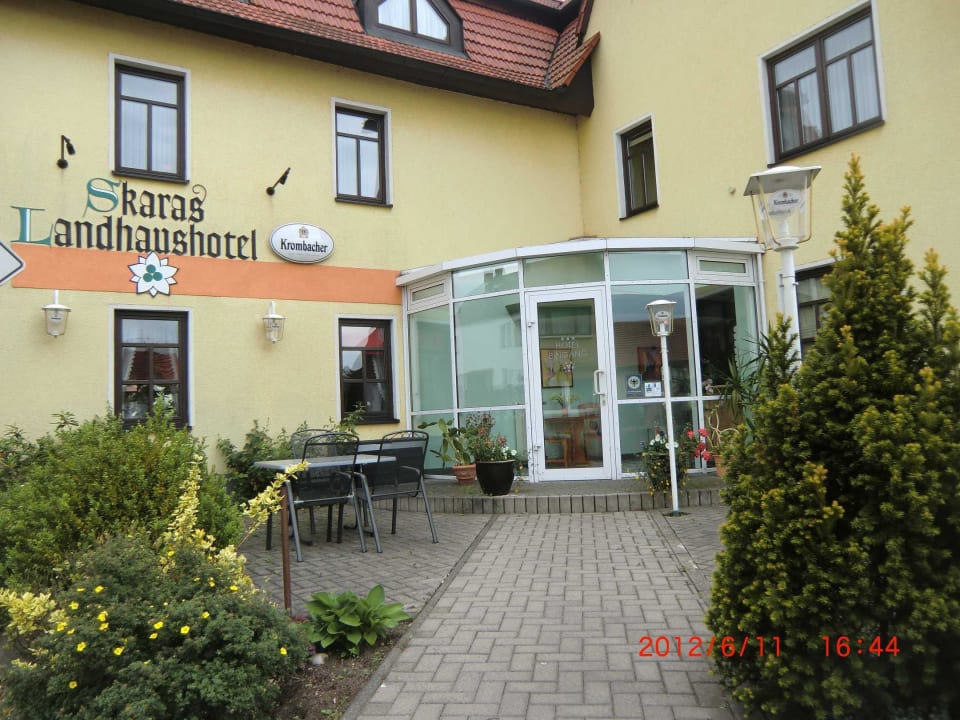 Eingang zur Rezeption Skaras Landhaushotel