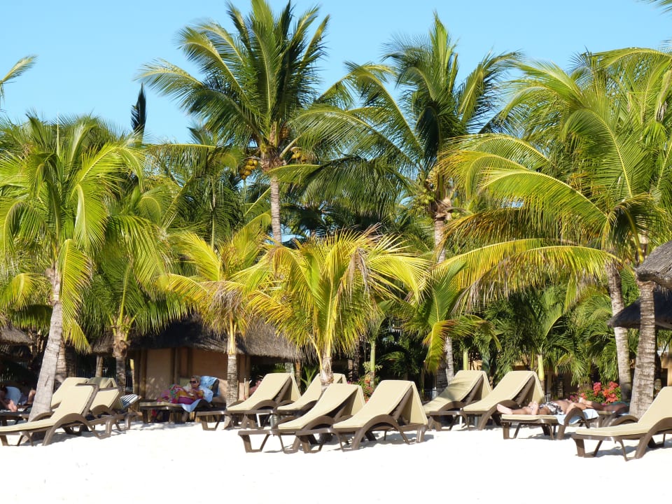 Liegen am Strand Victoria Beachcomber Resort & Spa