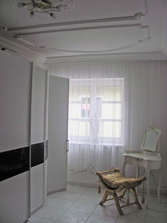 Schlafzimmer 1 König Ludwig - Ankleidezimmer Apartment Storchenfärbe