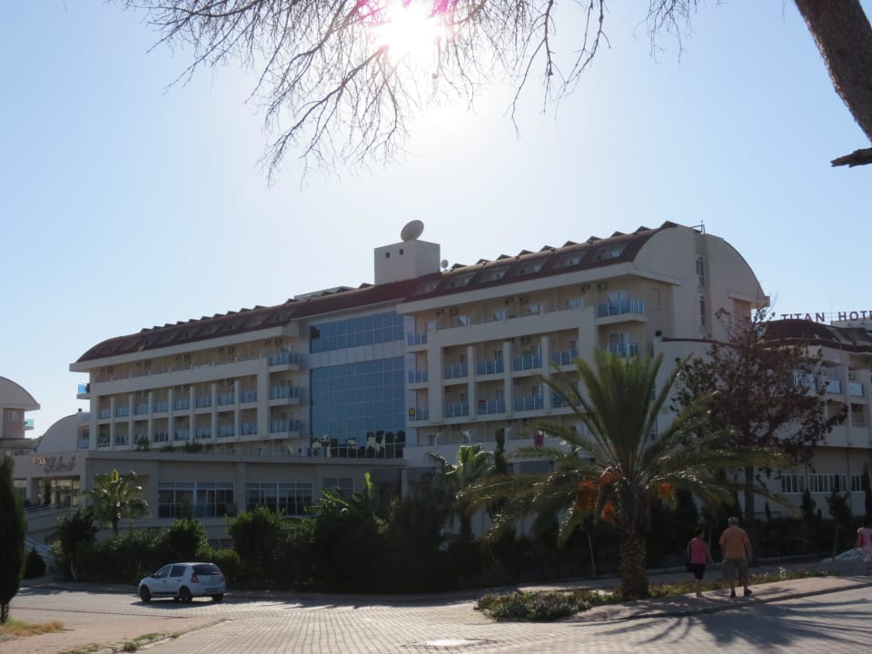 Blick zum Haupteingang Solivia Hotel