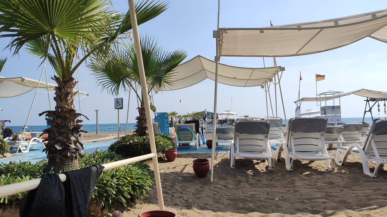 Strand Hotel Delphin Palace