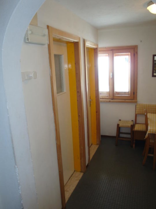 Zwei der drei Duschen Hotel Friedrich August