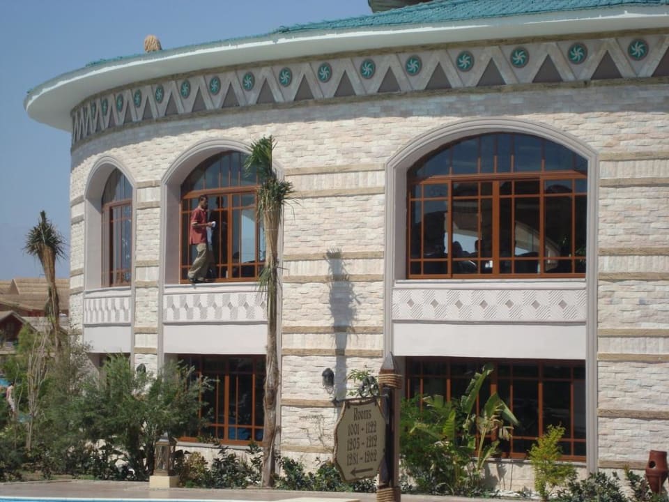 Fensterputzen auf Ägyptisch Pickalbatros Jungle Aqua Park Resort - Neverland Hurghada