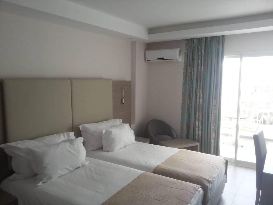 Neue Möbelierung der Zimmer Atlas Amadil Beach Hotel