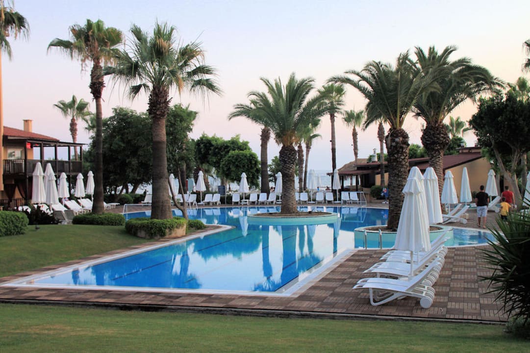 Der schöne Pool Hotel Grand Side