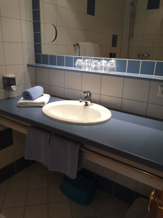 13 MY  AVA  All In Family Hotel