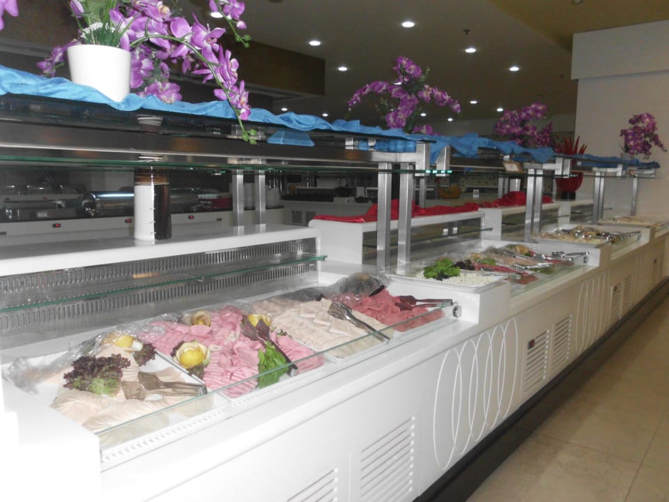 Frühstücksbüffet mehrere Wurstsorten Hane Family Resort