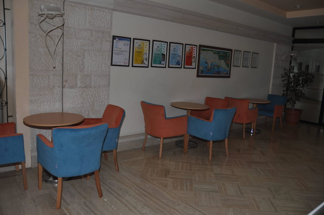 Neue Möbel Lobby Aska Hotel Just in Beach