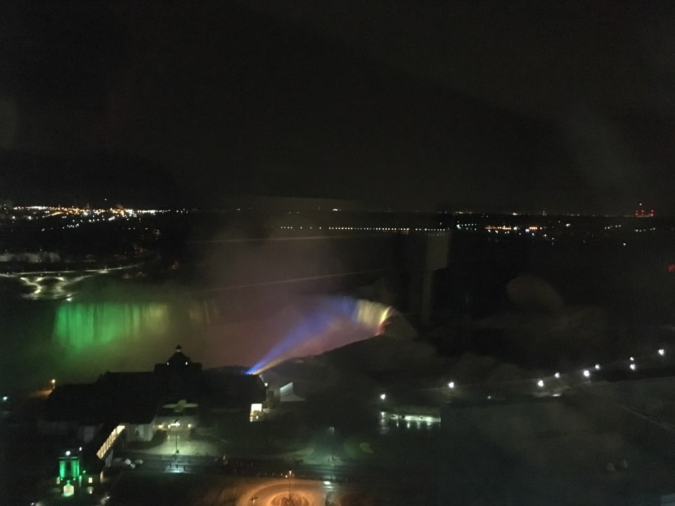 Ausblick Embassy Suites Hotel Niagara Falls / Fallsview