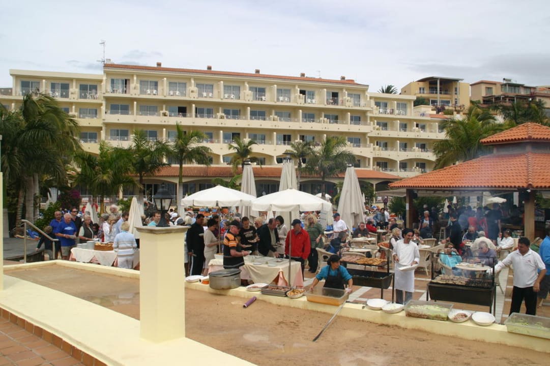 Mittags Grillparty R2 BUGANVILLA Hotel & Spa