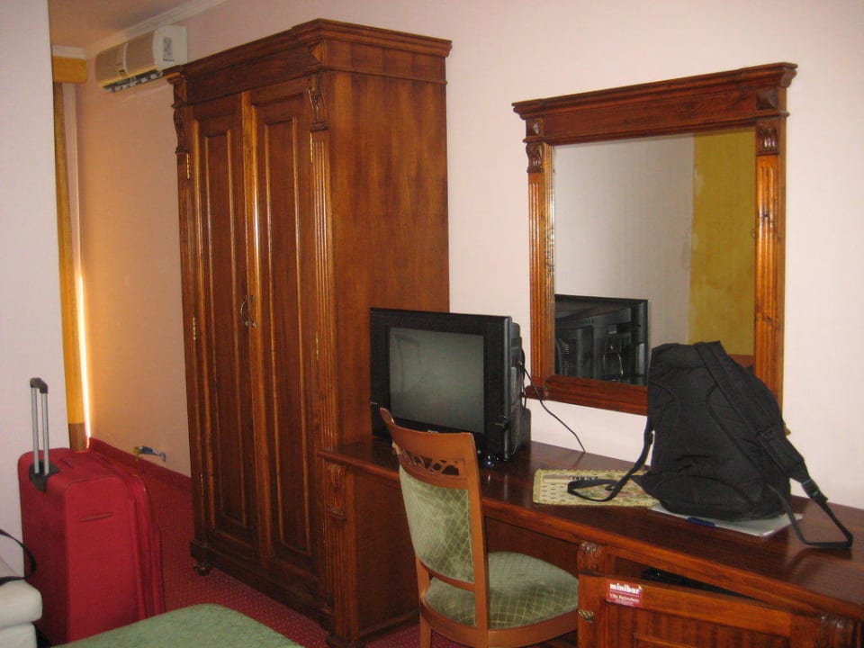 Schrank und TV Vila Belvedere