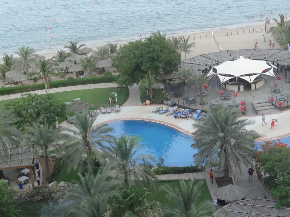 Blick aus dem Zimmer 7. Stock Hotel Le Meridien Al Aqah Beach Resort