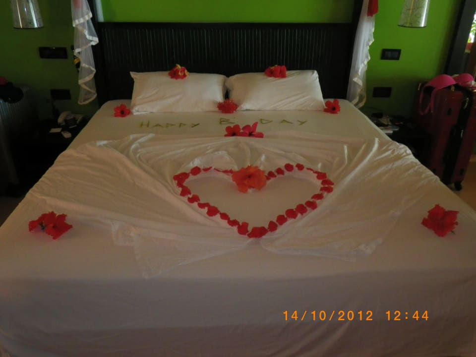 Liebevolle Deko vom Roomboy Vilamendhoo Island Resort & Spa