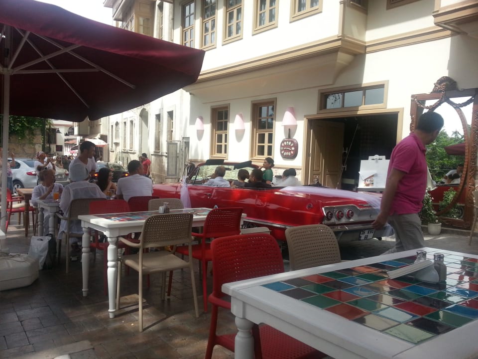 Patio vor dem Hotel  Puding Marina Residence