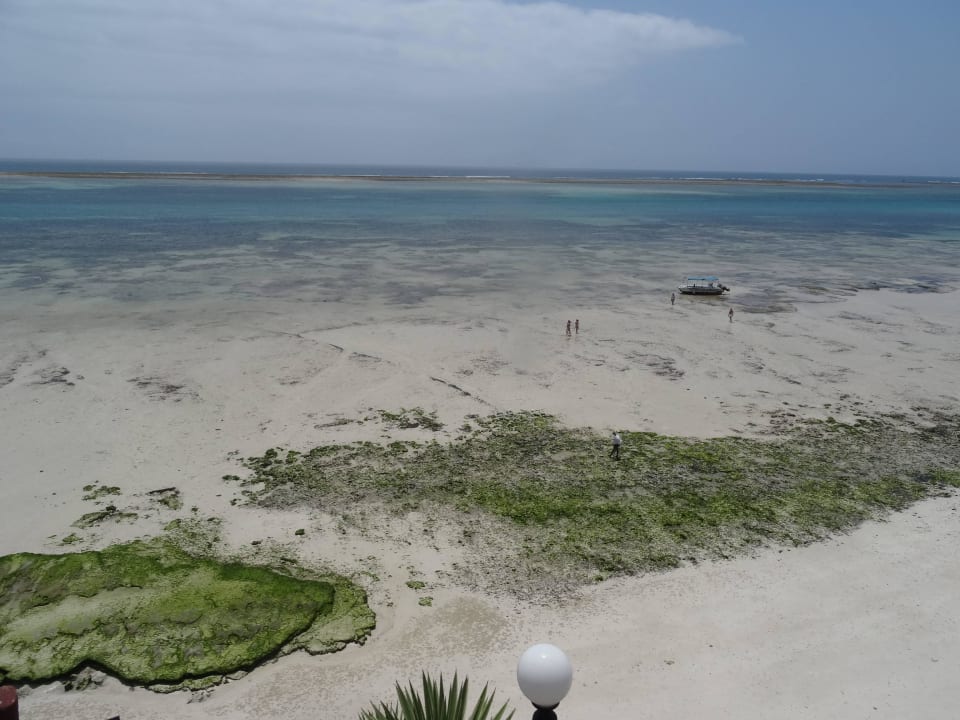 Blick auf den Strand Bahari Beach Hotel
