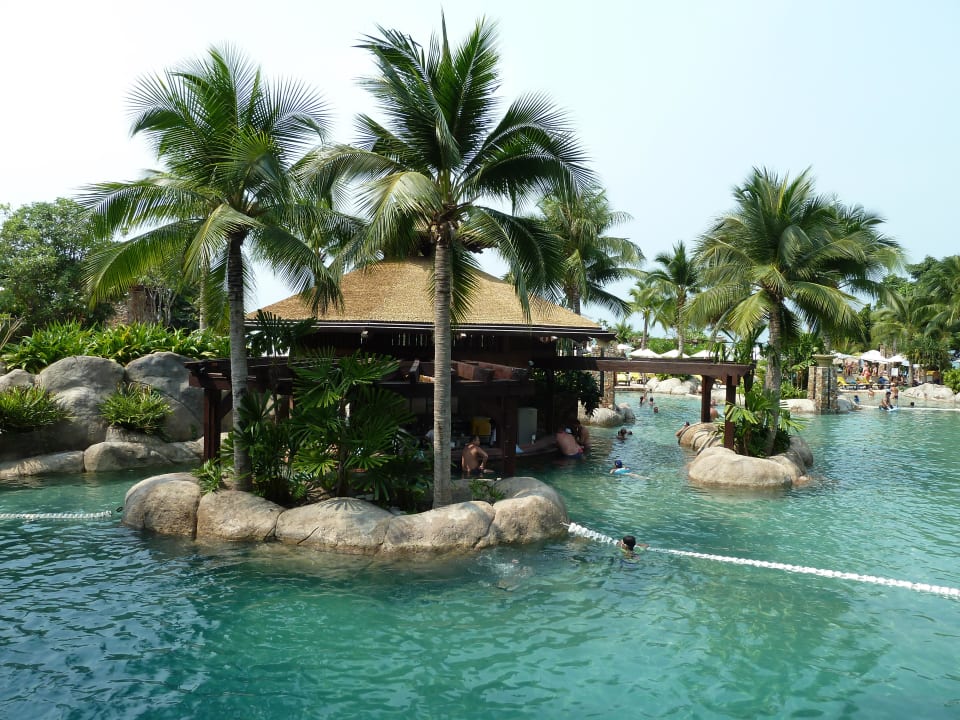 Hauptpool Centara Grand Mirage Beach Resort Pattaya