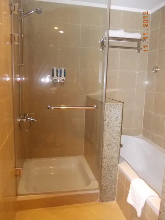 Dusche und Badewanne Stella Garden Resort & Spa, Makadi Bay