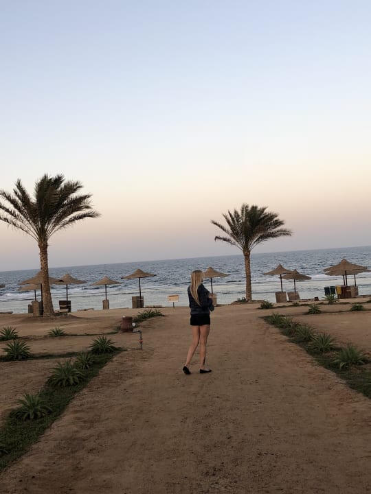 Weg zum Strand  Three Corners Sea Beach Resort