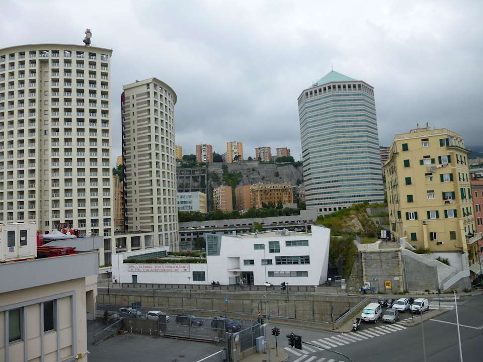 Seitliche Straßenansicht Columbus Sea Hotel