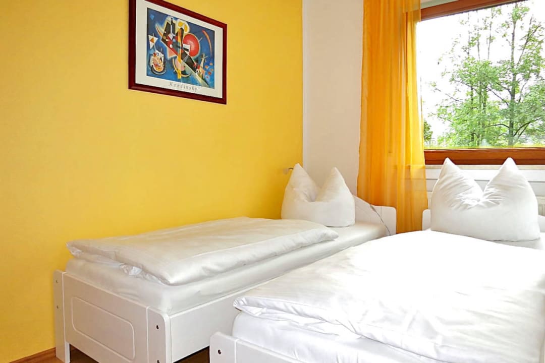 2. Schlafzimmer mit 2 Einzelbetten Ferienwohnung Auszeit
