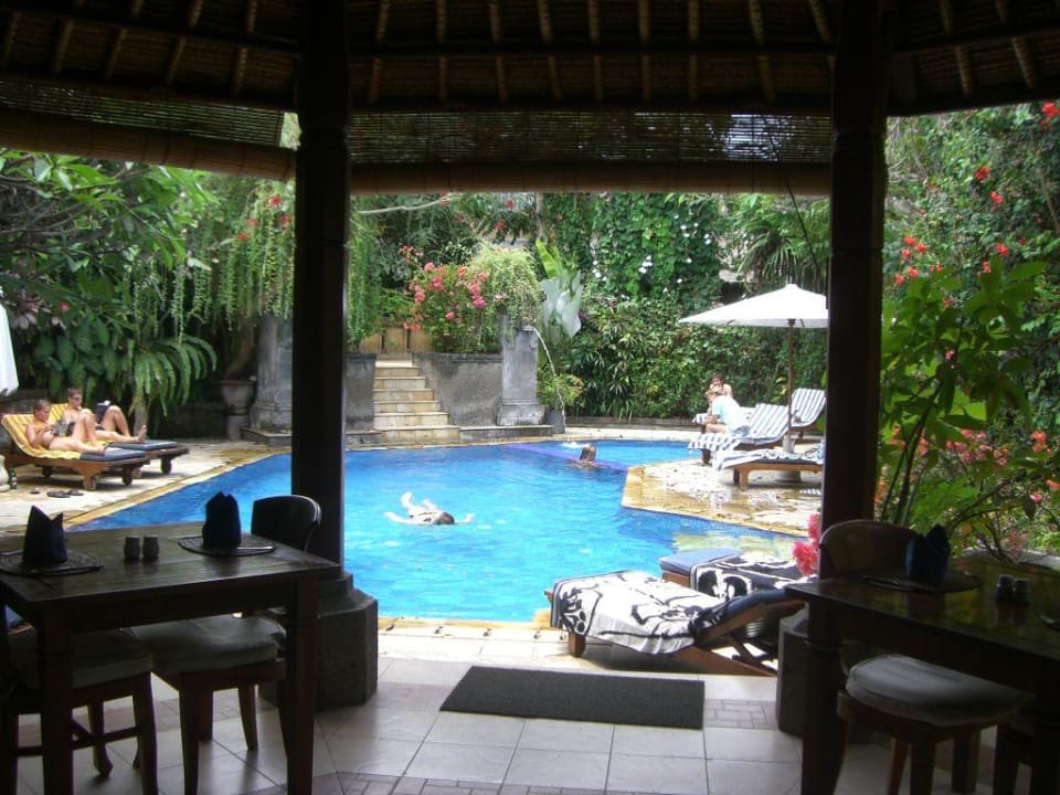 Blick vom Restaurant auf den Pool Sri Phala Resort & Villa