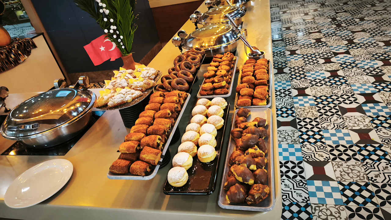 Gastro Saturn Palace Resort Hotel