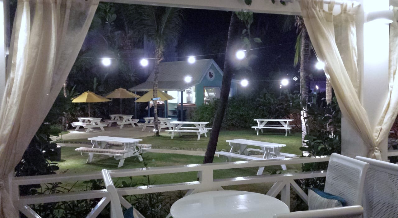 Außenansicht Sea Breeze Beach House - All Inclusive