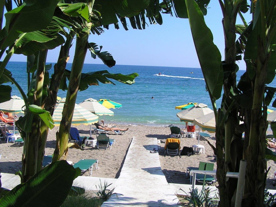 Weg zum Strand Irene Palace Beach Resort Club alltoura