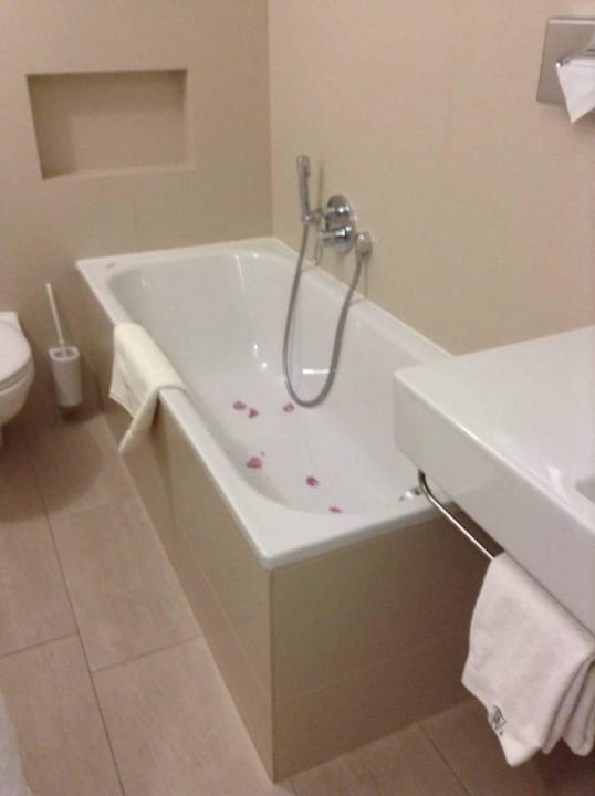 Bad (hat auch noch eine riesen Dusche) Wellness Hotel Stoos