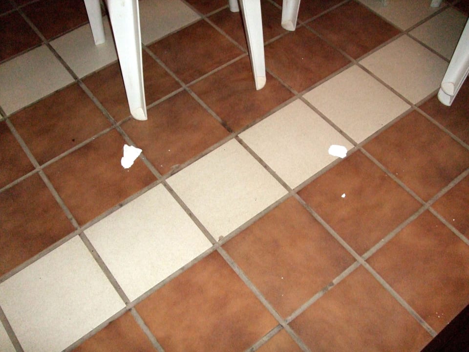 Terrasse, hier fällt der Putz auf den Kopf Hotel Sands Beach Resort